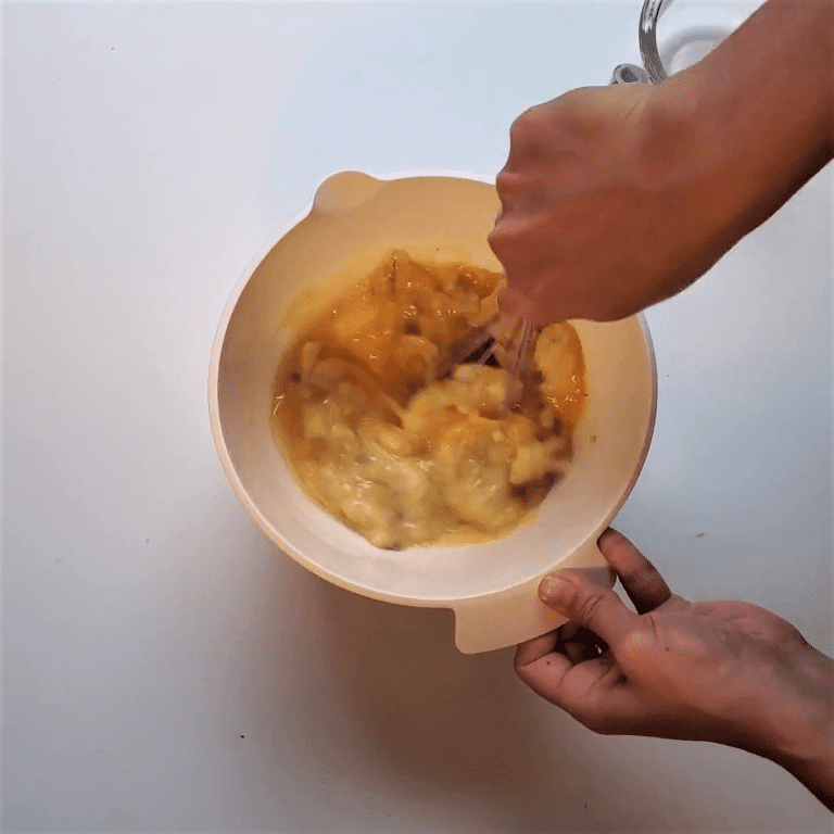 Mixing the batter: wet ingredients 