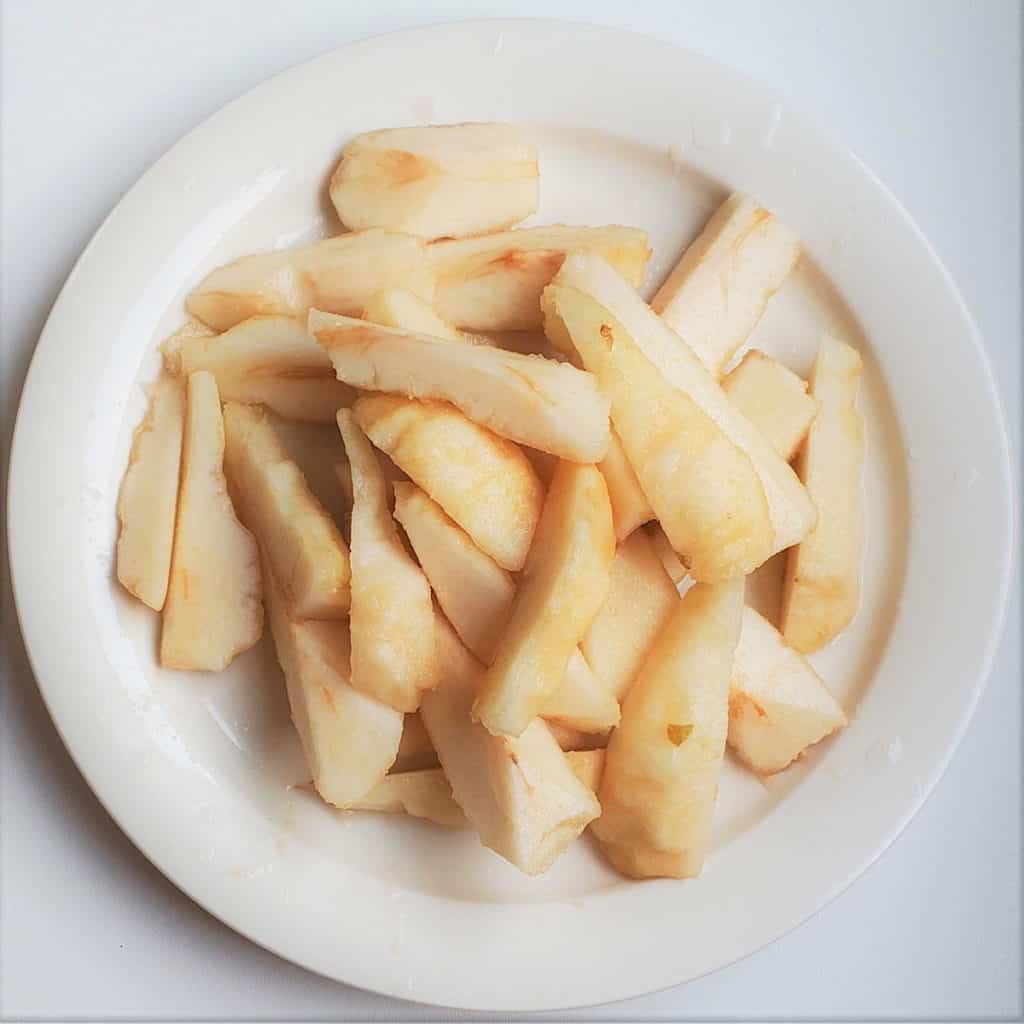 plate of peeled pears