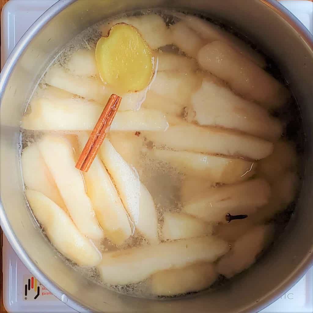 pot of stewed pears and ginger
