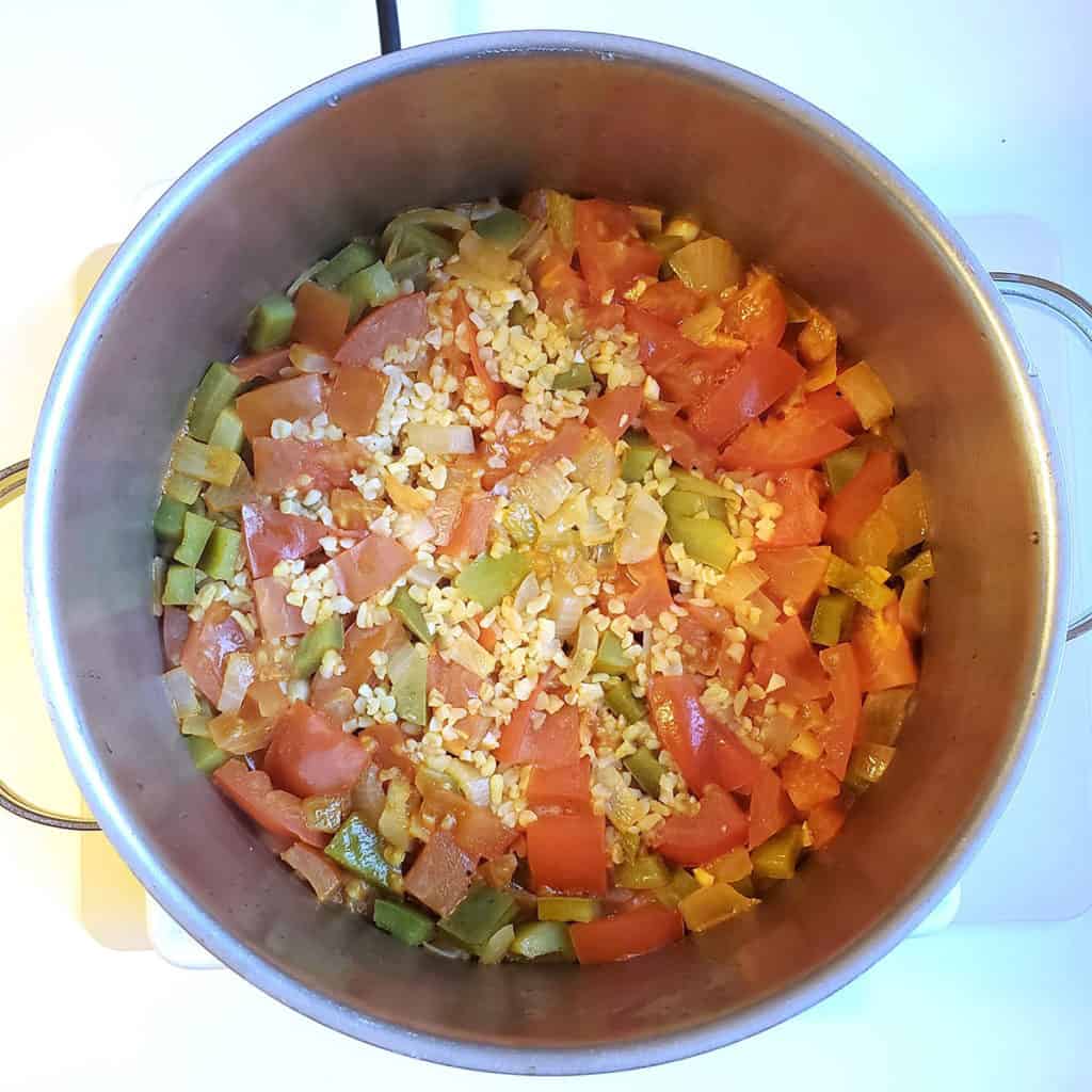 Bulgur-Pilaf-in-Pot-After-Cooking